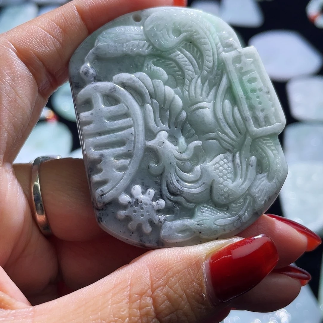 翡翠未镶嵌颈饰凤牌