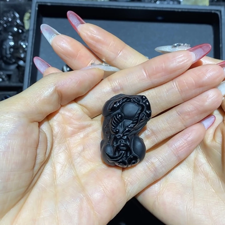 黑曜岩吊坠(不含链)未镶嵌随****?