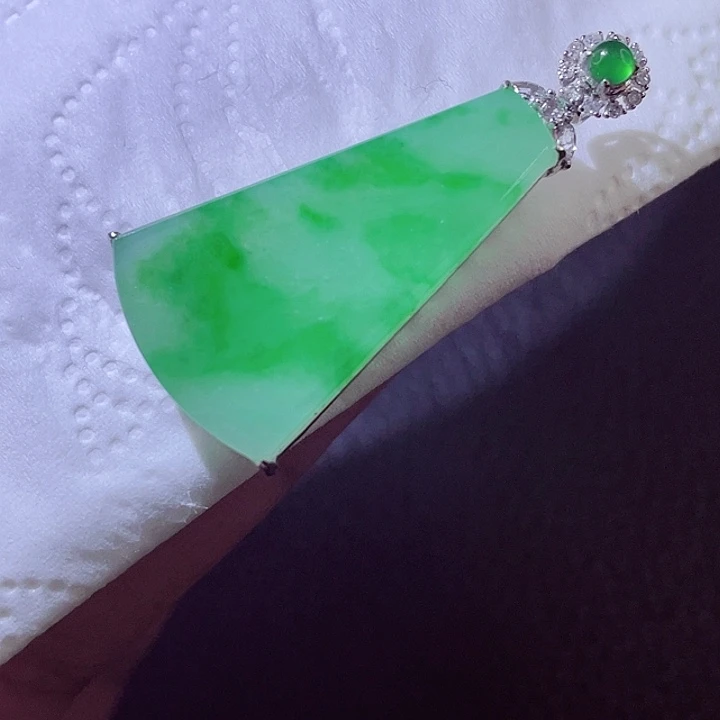颈饰18K金镶嵌翡翠翡翠