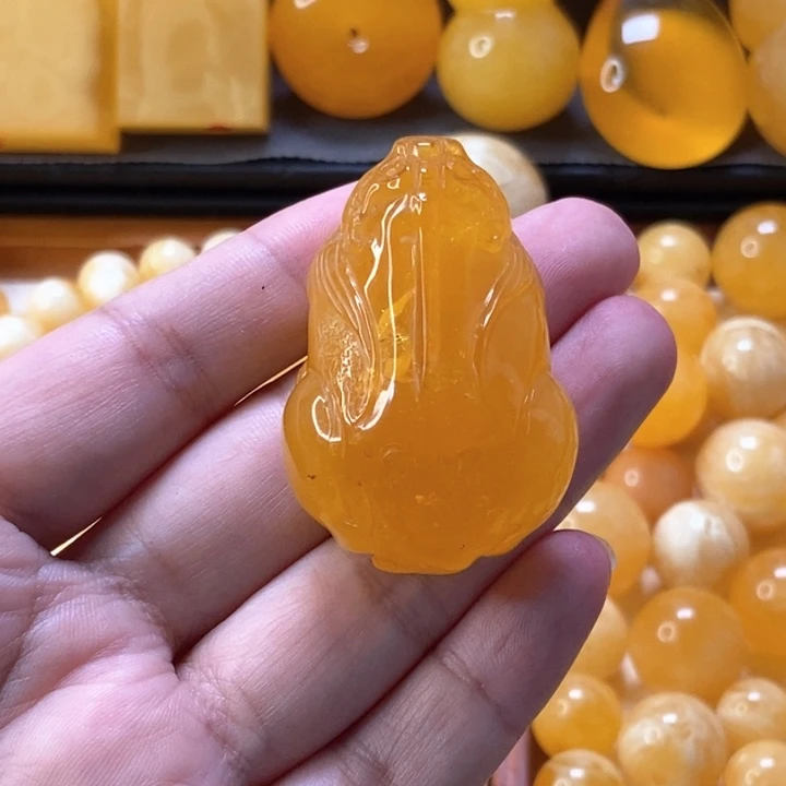 琥珀未镶嵌颈饰天然蜜蜡