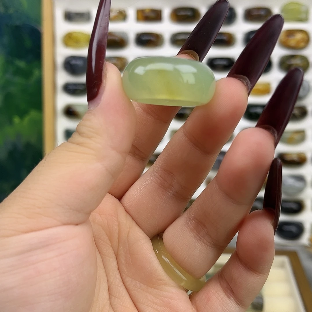 蛇纹石玉未镶嵌戒指18.2微瑕