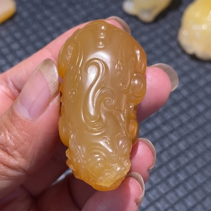 石英质玉（黄龙玉）未镶嵌挂件