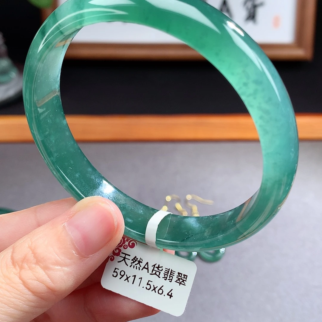 翡翠手镯（圆镯）未镶嵌