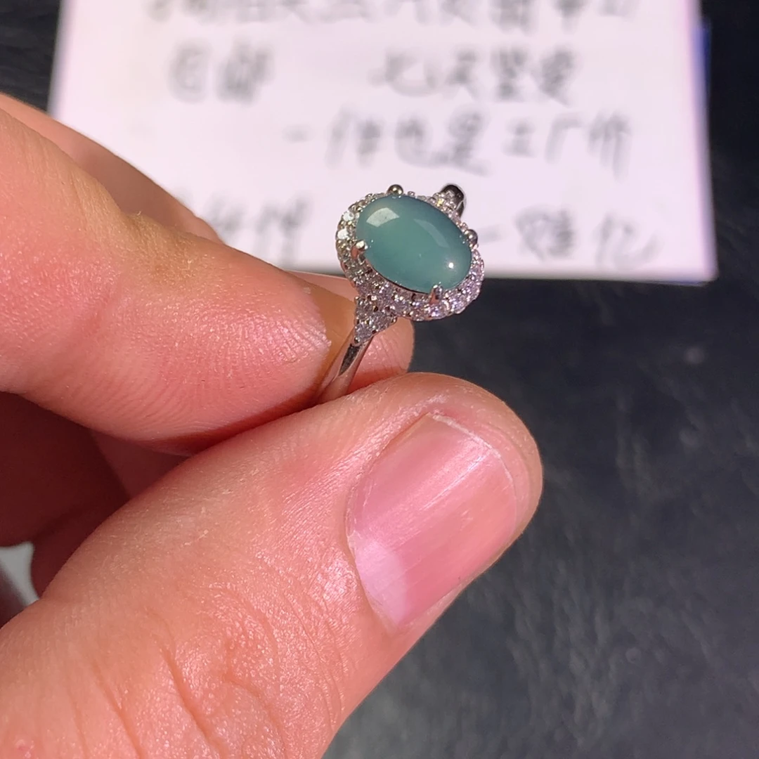 翡翠未镶嵌颈饰戒指