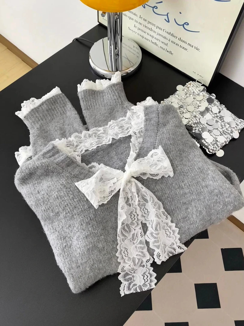 韩系慵懒风灰色蕾丝v领毛衣女秋季高级感超好看软糯糯针织衫上衣