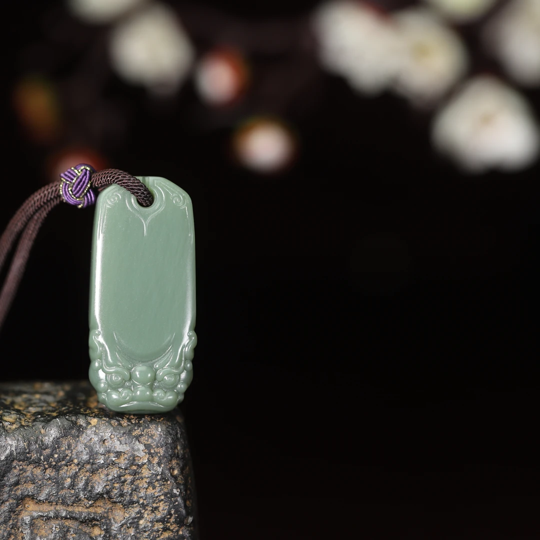 【小娟珠宝】 F029 和田玉沙枣青仿古兽面守护 1265