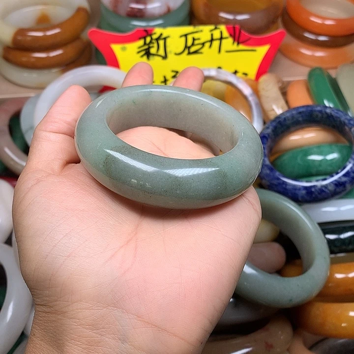 l****石英质玉手镯未镶嵌