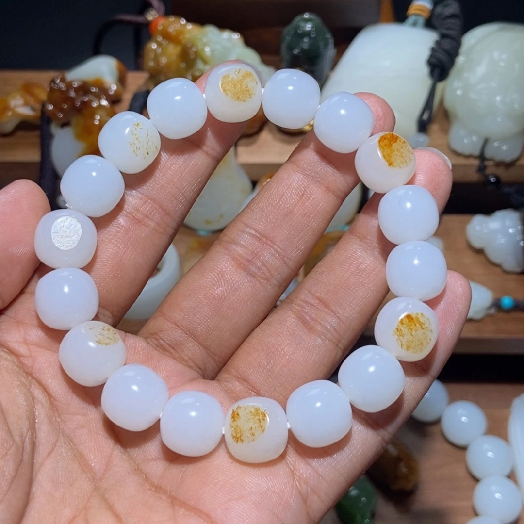 彤****和田玉未镶嵌颈饰