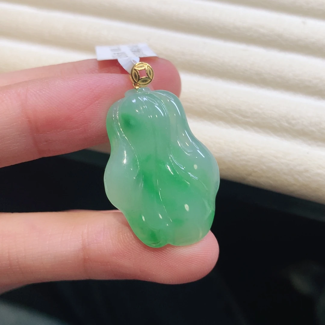翡翠18K金镶嵌颈饰白菜