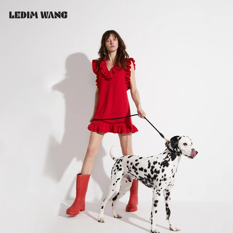 LEDIM WANG设计感荷叶边红色无袖连衣裙女2025春夏新款宽松短裙