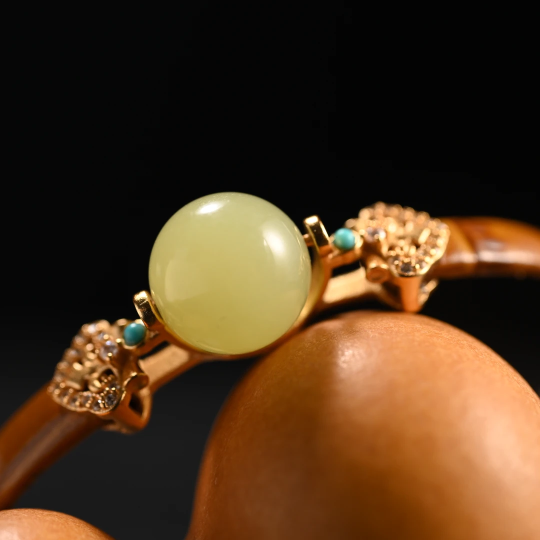 Lot8811 2511150055和田玉黄玉腕带/保利