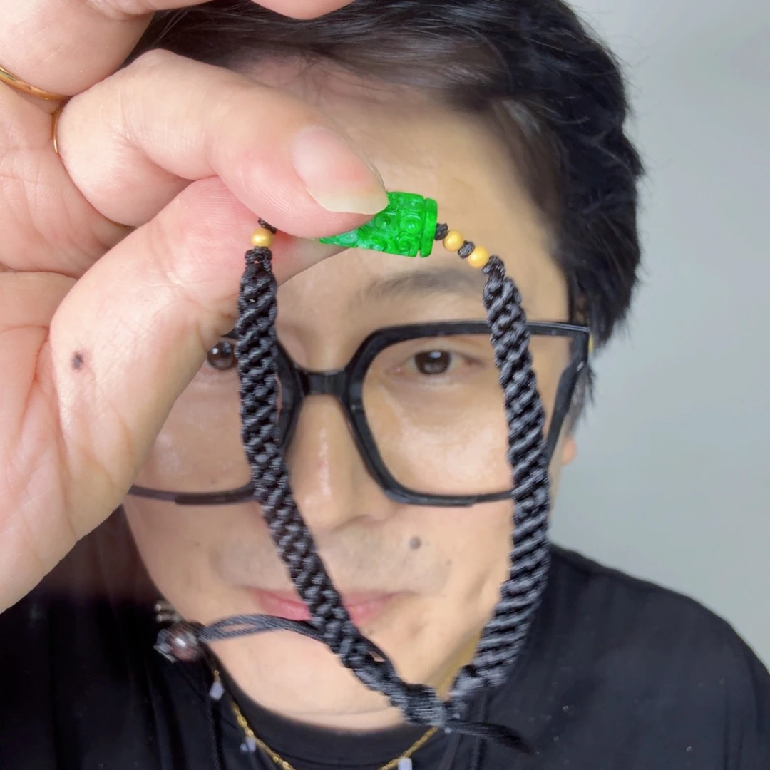翡翠18K金镶嵌颈饰一件