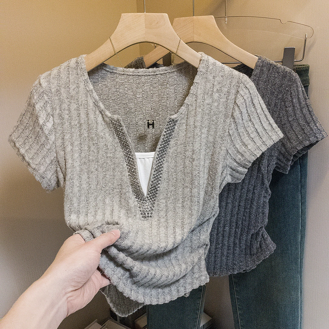 yoewshean/羽媗夏季微胖mm大码女装新款V领短袖t恤正肩修身显瘦