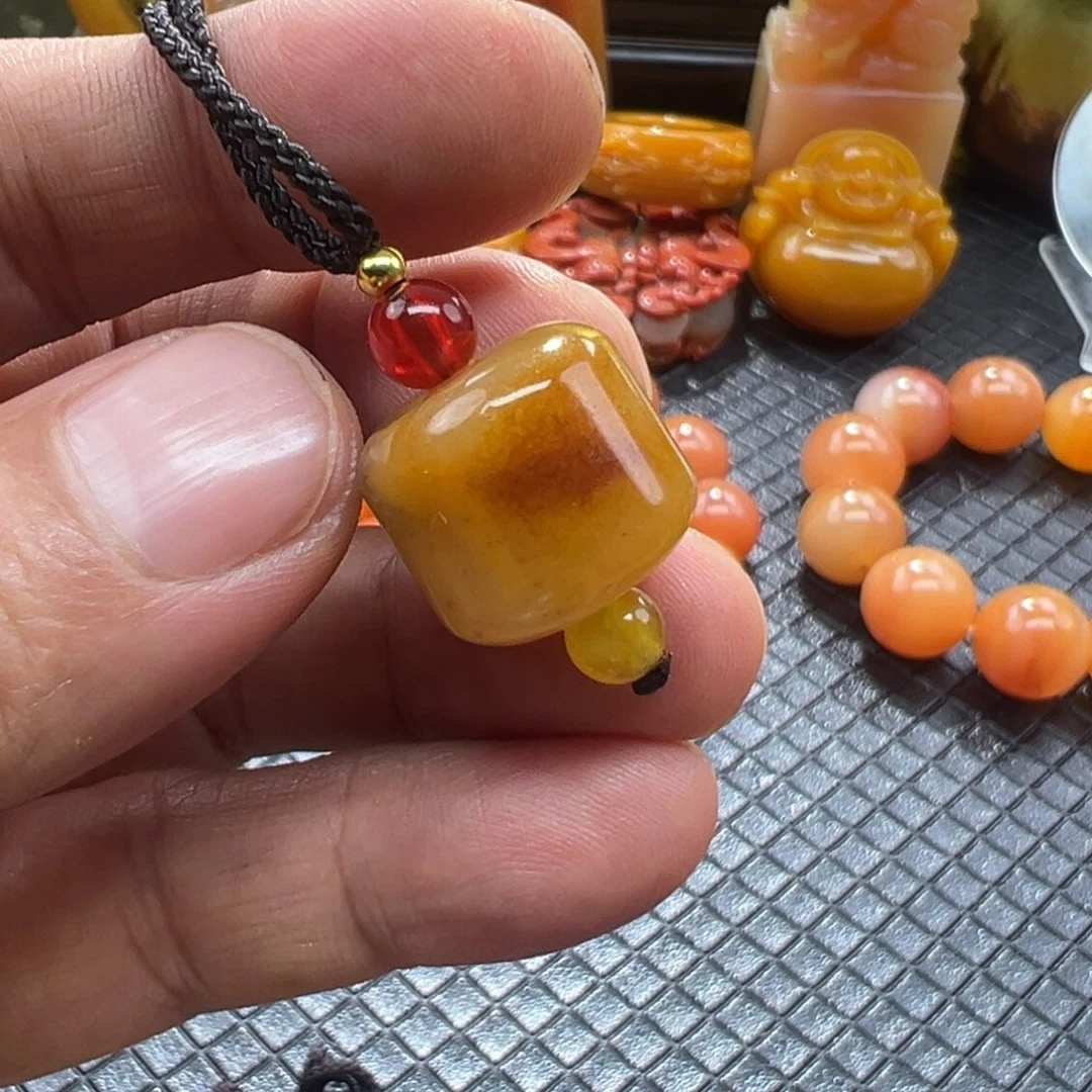 石英质玉未镶嵌颈饰