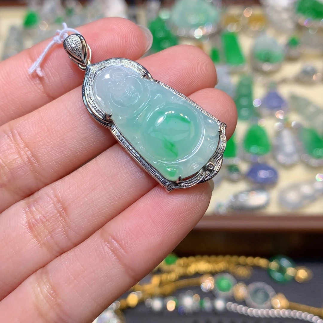 翡翠18K金镶嵌颈饰吊坠