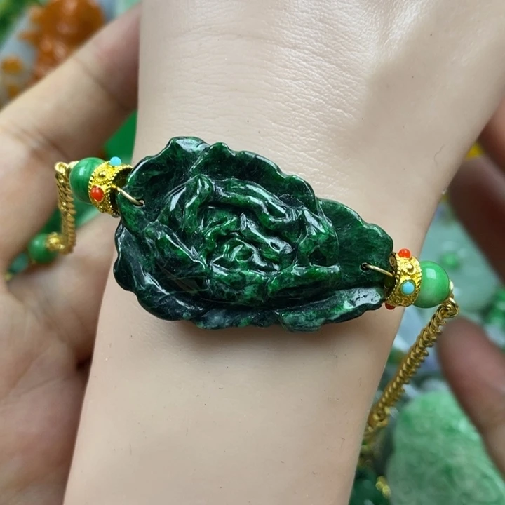 翡翠未镶嵌吊坠(赠链)