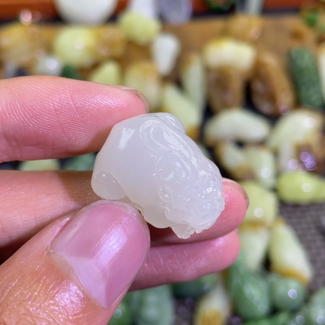 颈饰未镶嵌和田玉冰白貔貅吊坠