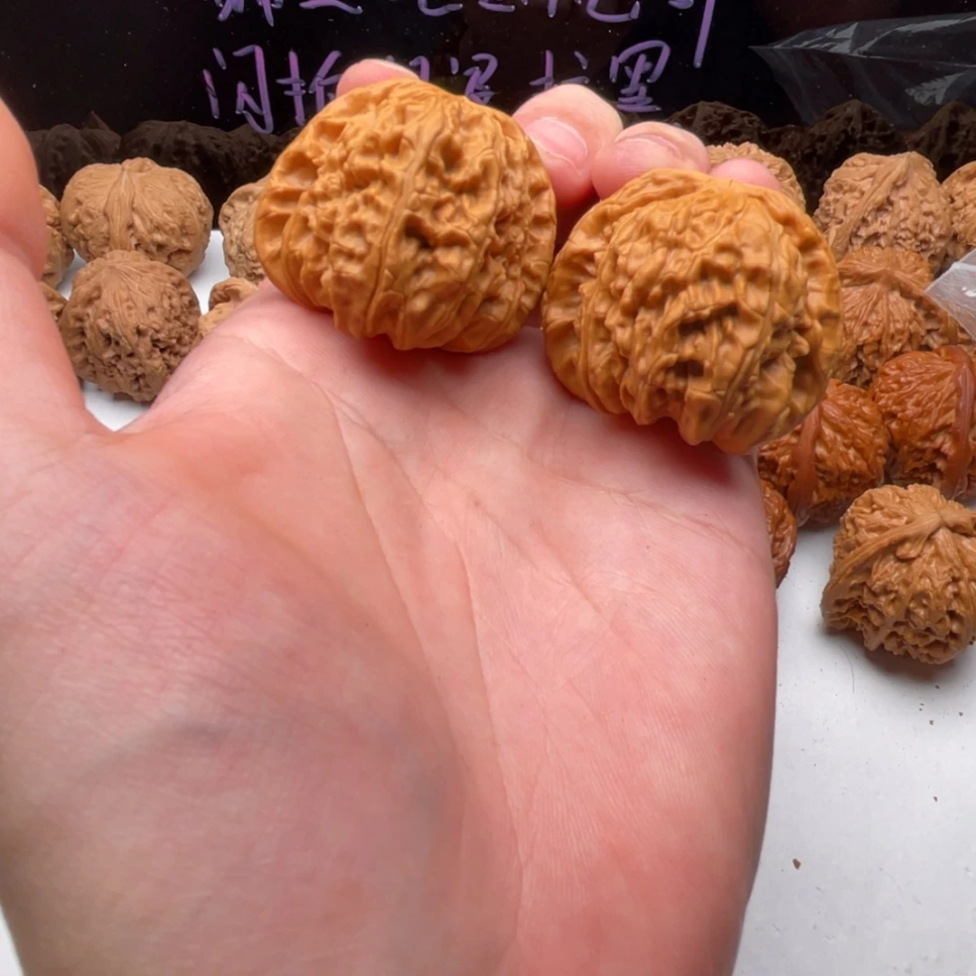 核桃把件40大肚球白狮子