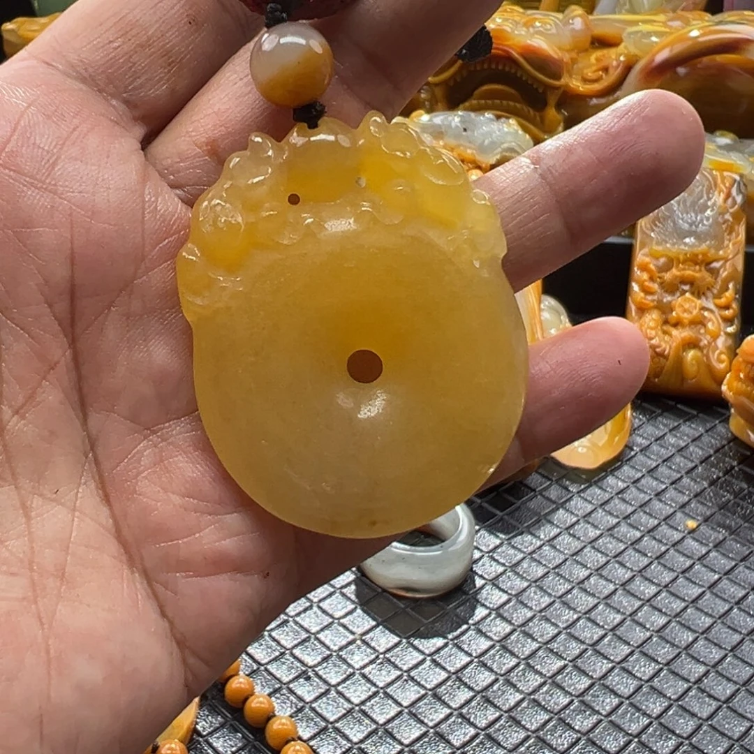 石英质玉未镶嵌颈饰