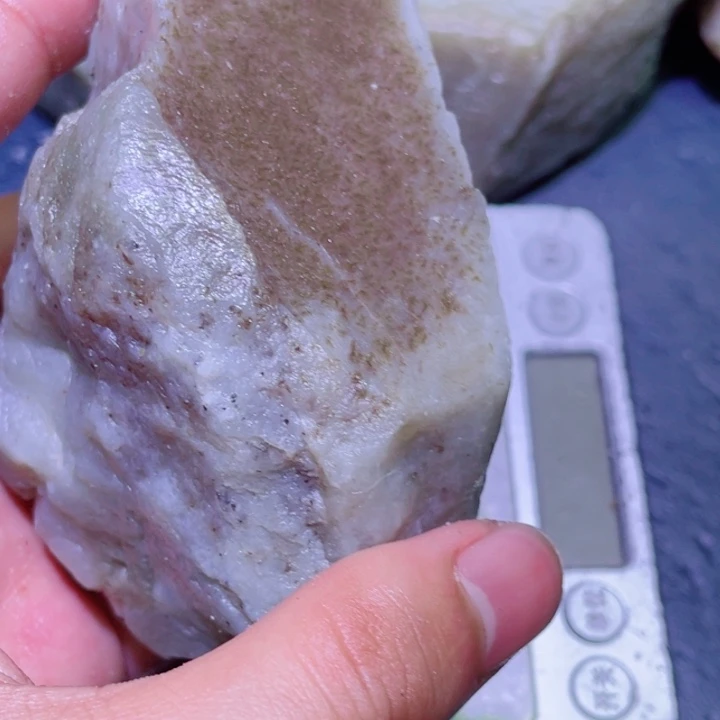 Z***L和田玉（糖玉）未镶嵌珠宝半成品