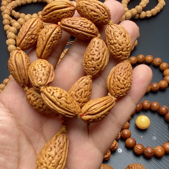 桃核手串红****）桃核手持