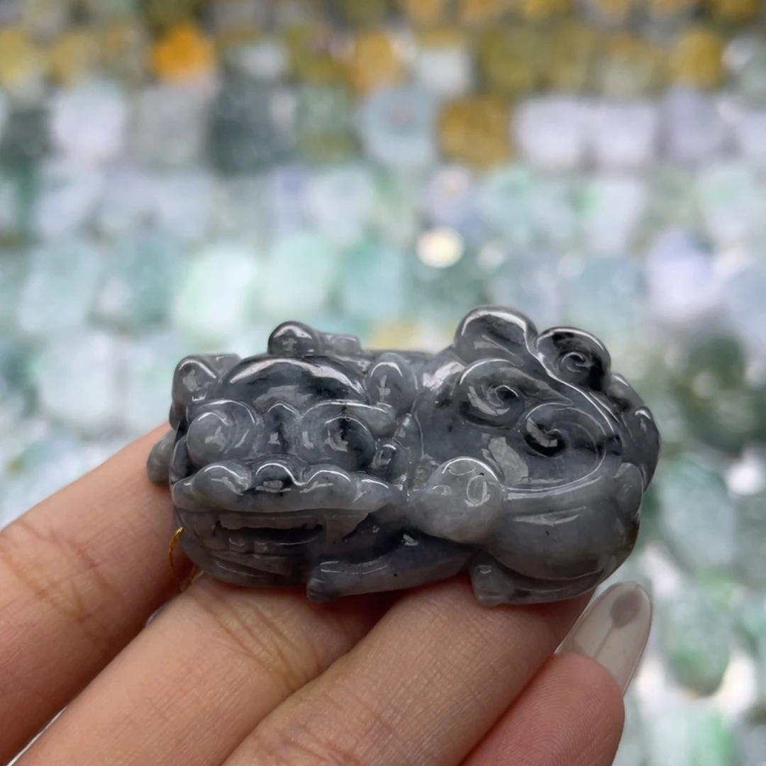 翡翠未镶嵌颈饰貔貅