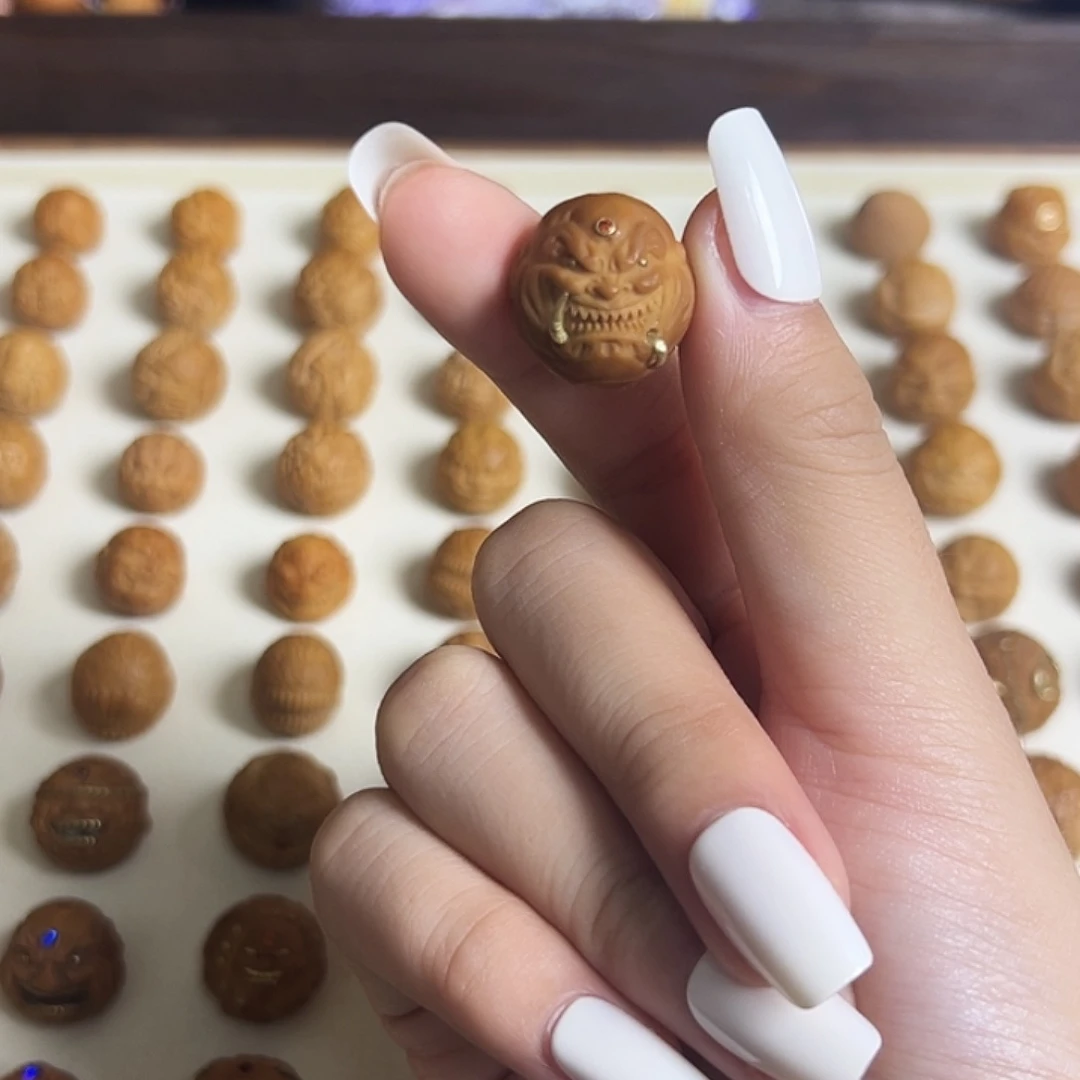 吊坠猴头核桃 镶嵌单颗双獠牙恶僧