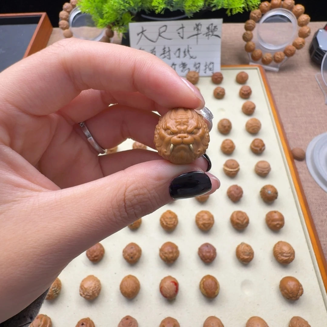 R***ྉ吊坠猴头核桃貔貅镶嵌