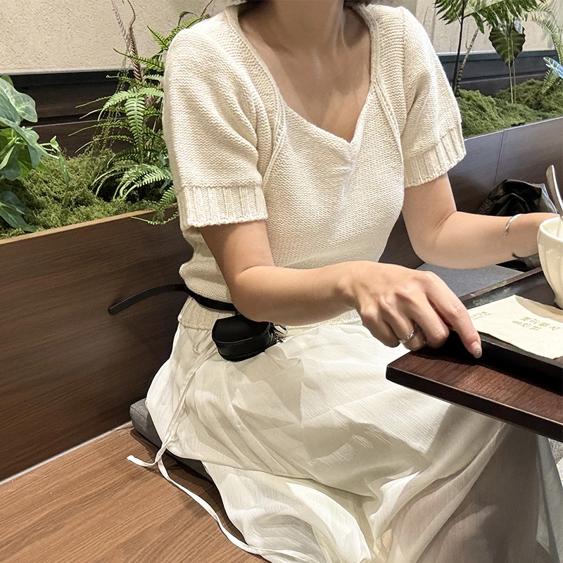 【金恩慧欧尼Hi mood】韩版纯色花瓣领减龄设计感针织短袖