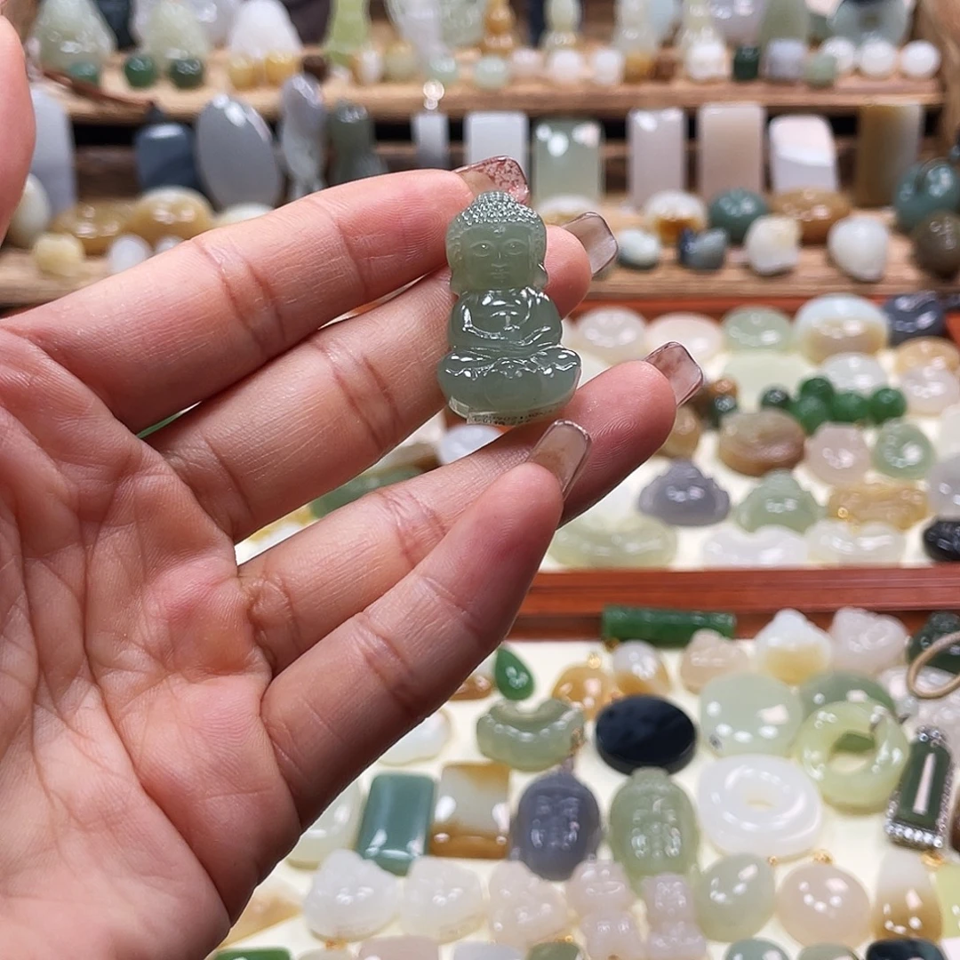 和田玉未镶嵌吊坠(赠链)