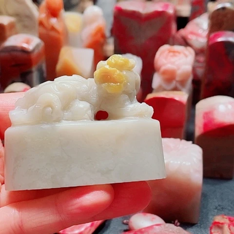 昌化石老性精品巧冻石