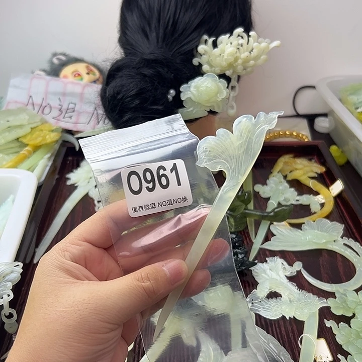 古***月蛇纹石玉合金发饰