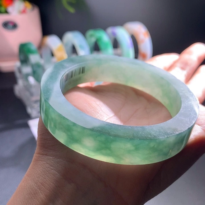 未镶嵌手镯定制翡翠