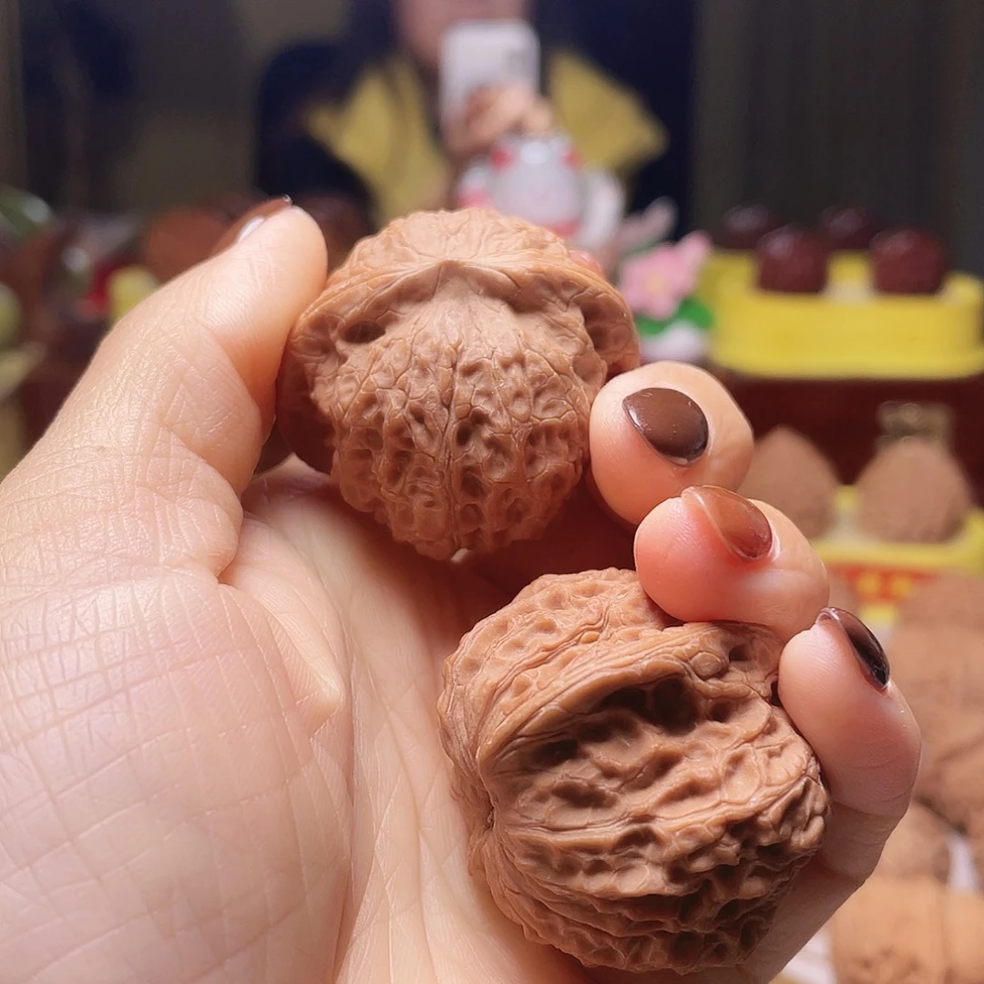 ***文玩核桃吊坠血麒麟