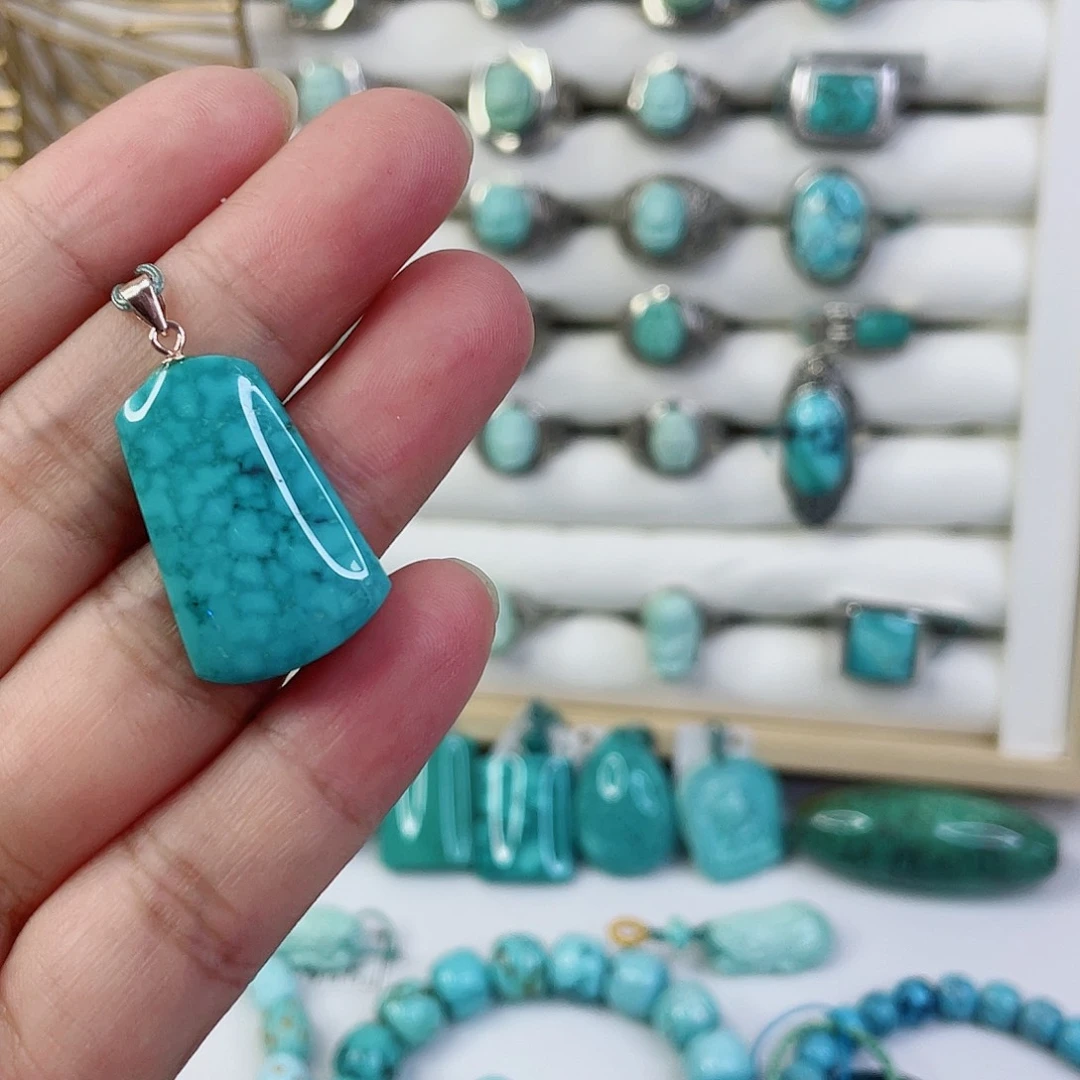 绿松石未镶嵌珠宝奇石