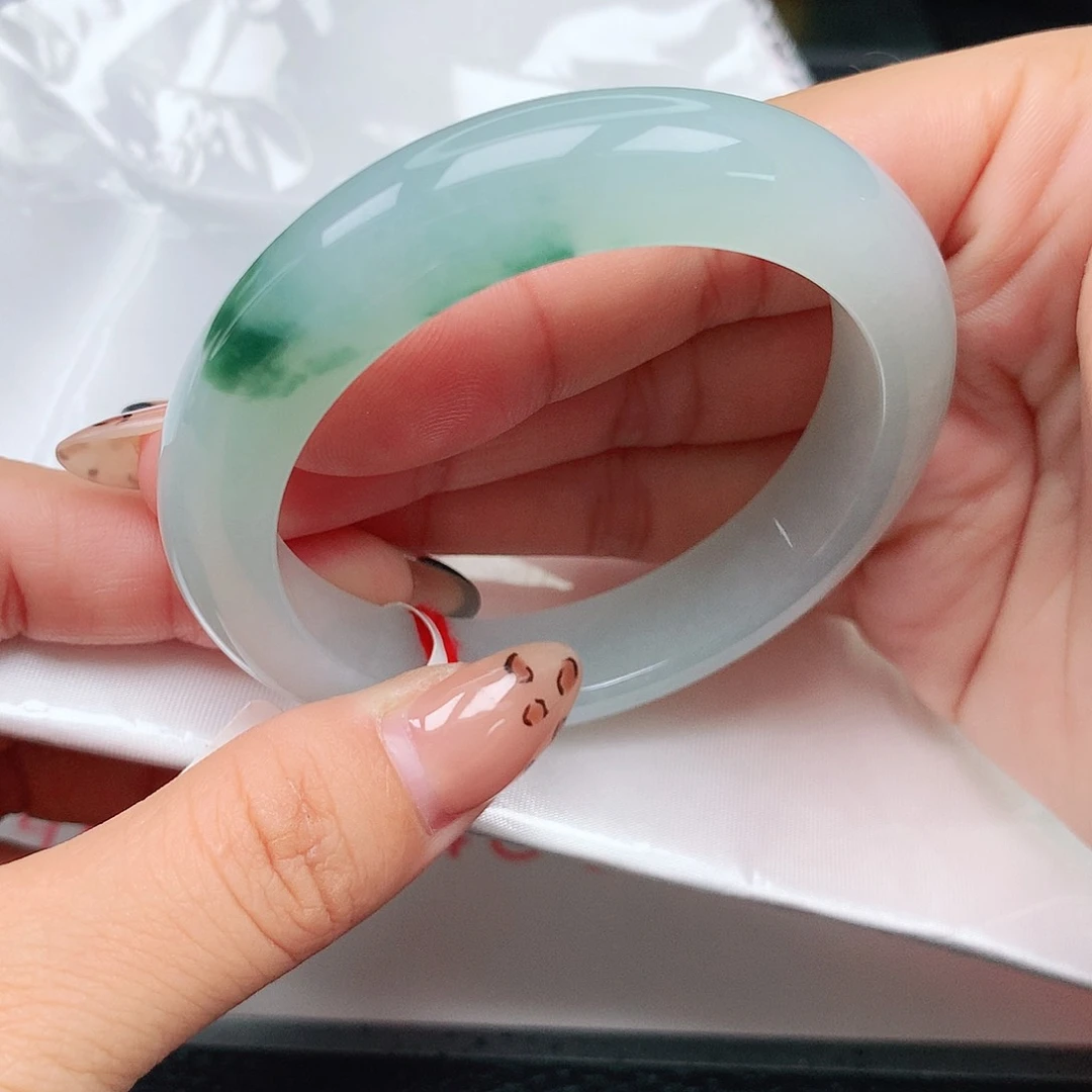 未镶嵌手镯翡翠L****.早冰飘花