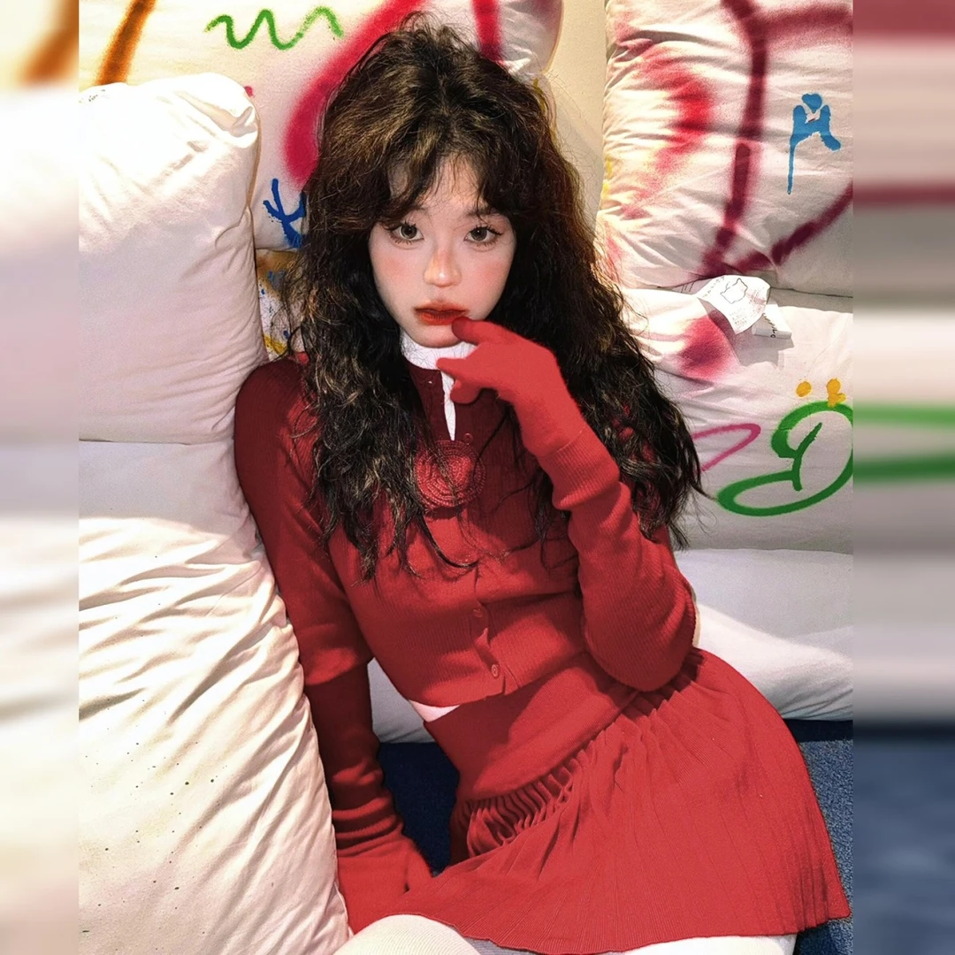 韩系巨好看红色针织连衣裙子女秋冬季2025新款小个子圣诞短裙套装