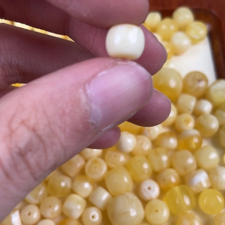 琥珀裸石未镶嵌天然97