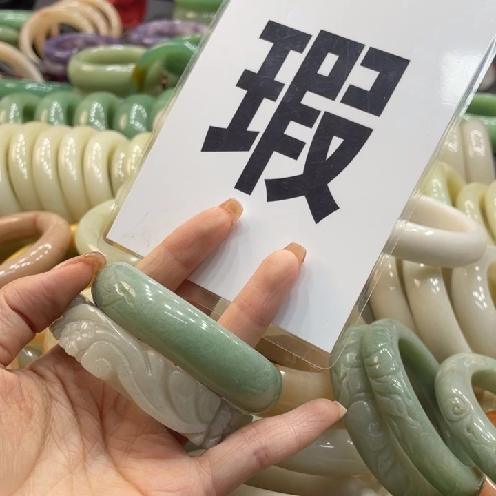 星***儿石英质玉未镶嵌珠宝奇石55