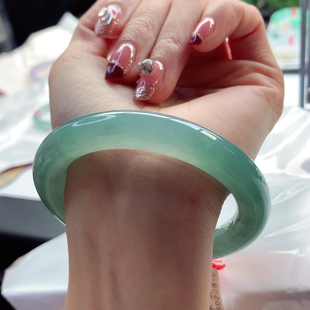 翡翠手镯未镶嵌57-58圈口冰湖绿