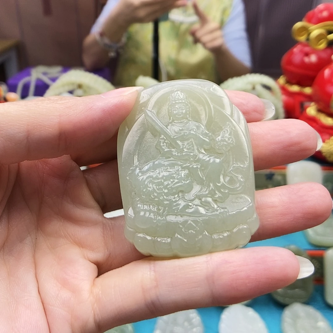 梅***恼和田玉未镶嵌颈饰