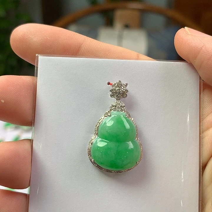 翡翠18K金镶嵌颈饰翡翠首饰