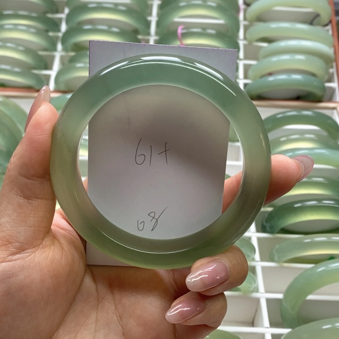 岫玉手镯未镶嵌小*?