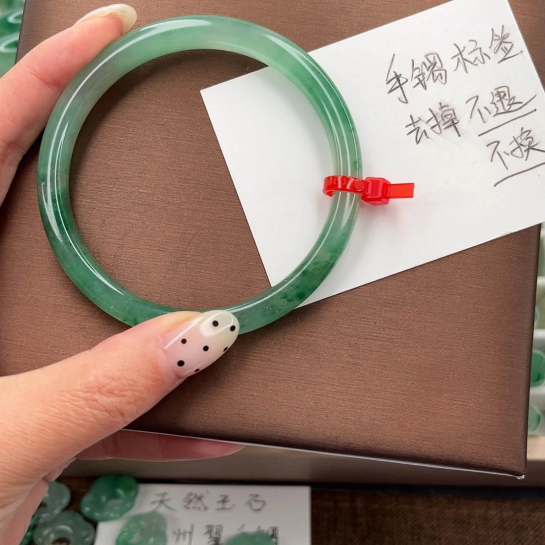 石英质玉未镶嵌手镯非洲翠