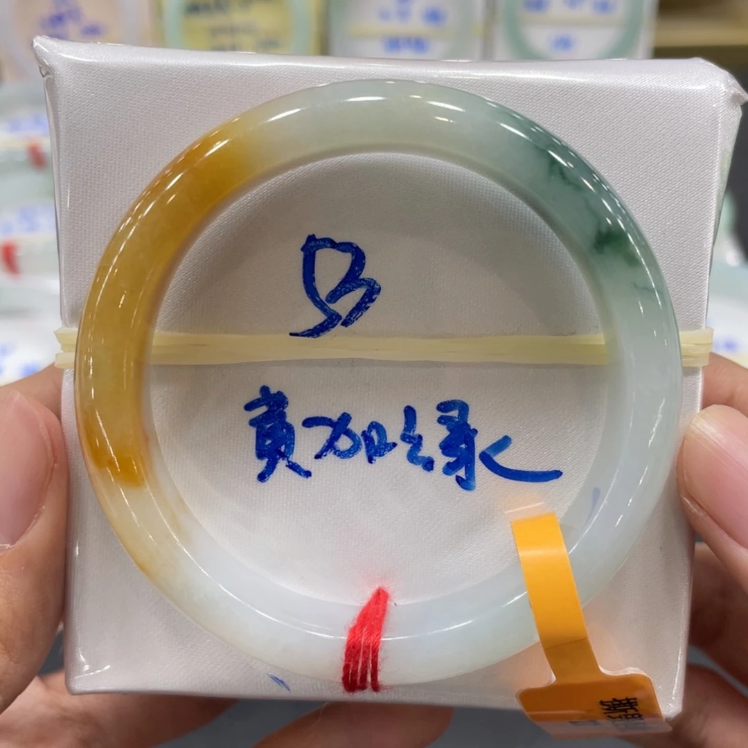 翡翠手镯未镶嵌翡翠手镯