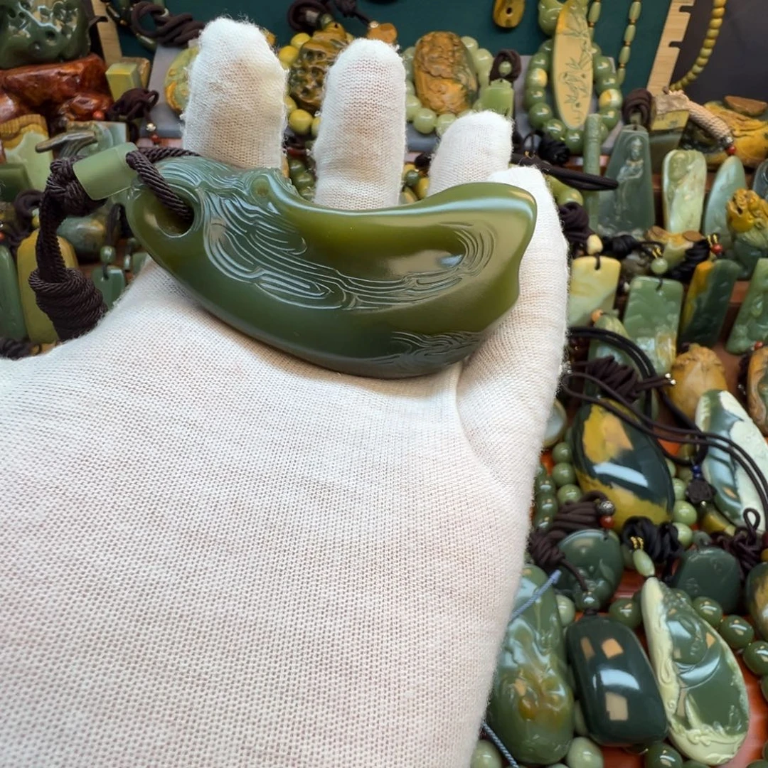 悟****岫岩河磨玉（透闪石质玉）未镶嵌颈饰