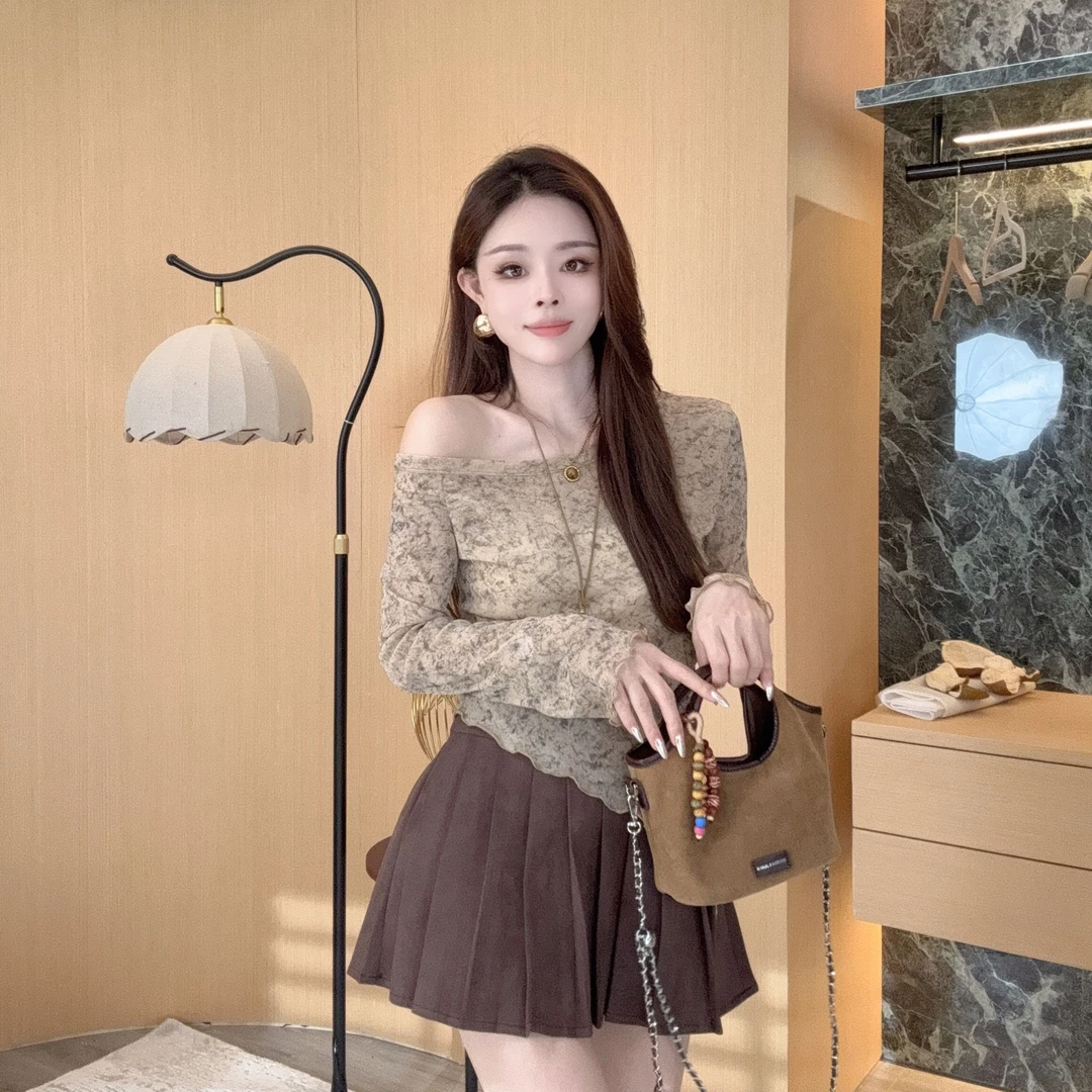 【晓溪服饰】丹宁风斜领不规则领口耐脏印花打底短款长袖T恤6500