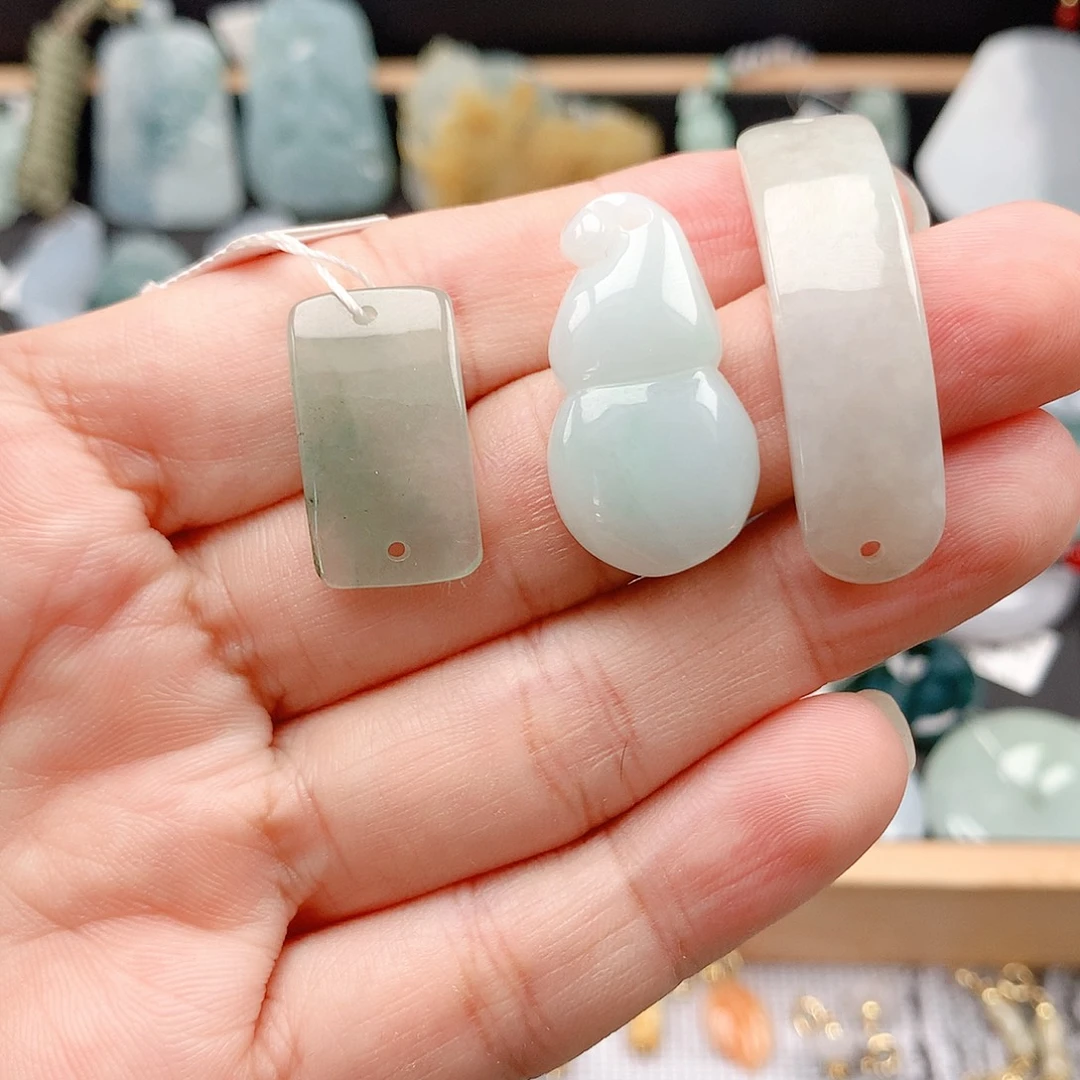 饿***嗯翡翠未镶嵌吊坠(不含链)手牌