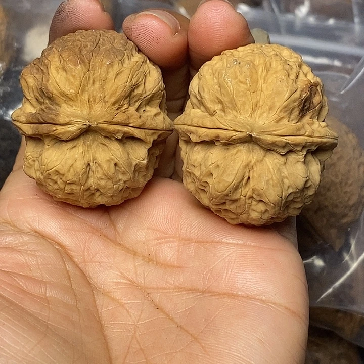 文玩核桃把件云南铁核桃72