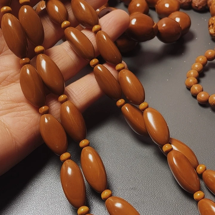 1.1脖挂，橄榄核雕工艺